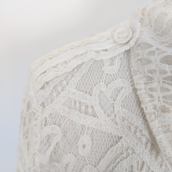 Elizabeth and James Cream Lace Blouse - Picture 4 of 6